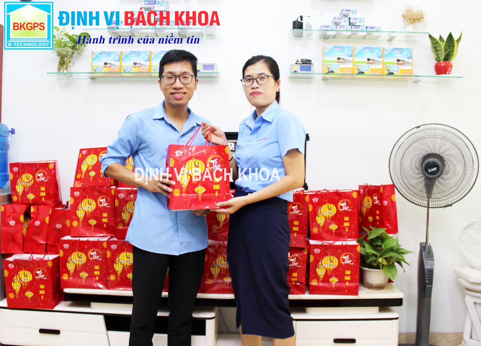 Phát bánh trung thu cho CBCNV Đại gia đình Bách Khoa IMG_0999.jpg