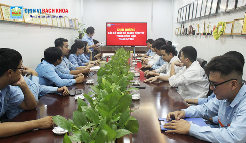 Vinh danh - khen thưởng nhân viên xuất sắc tháng 5/2020 vinh-danh-khen-thuong-nhan-vien-thang-5-2020