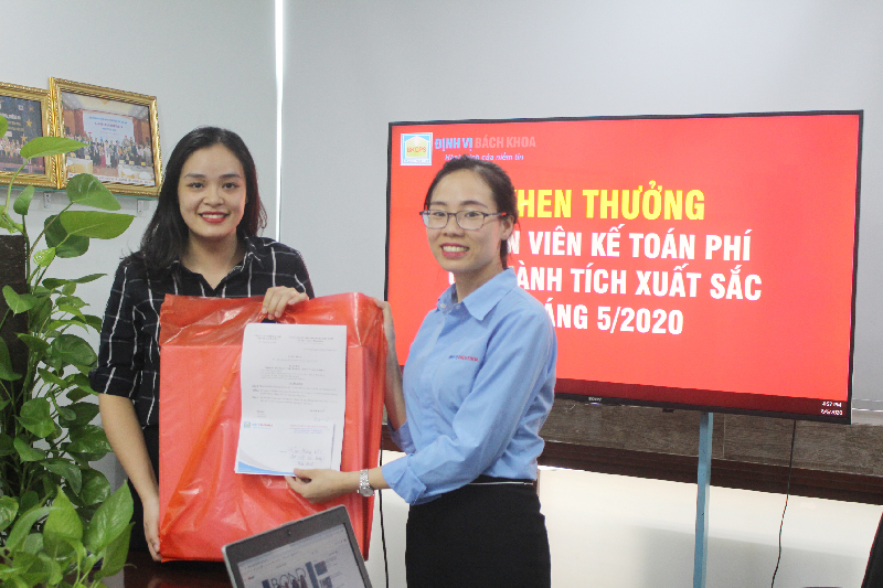 Khen thưởng nhân viên phòng kế toán phí Khen-thuong-nhan-vien-xuat-sac