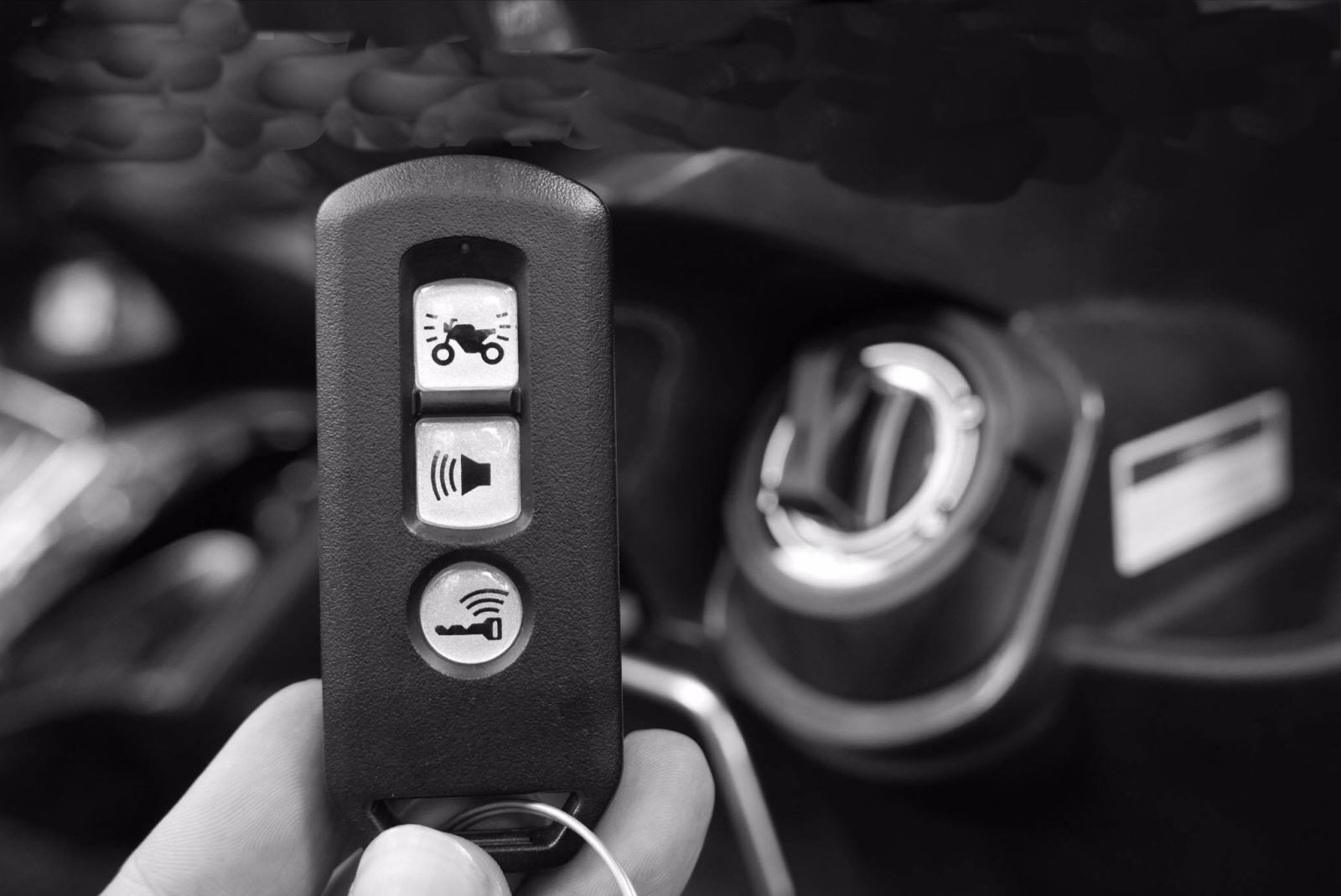 Tìm mua khóa chống trộm xe máy bằng remote uy tín khoa-remote.jpg