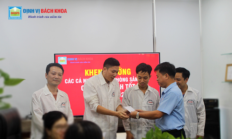 Khen thưởng phòng sản xuất hoàn thành tốt công việc tháng 5/2020 phong-sx