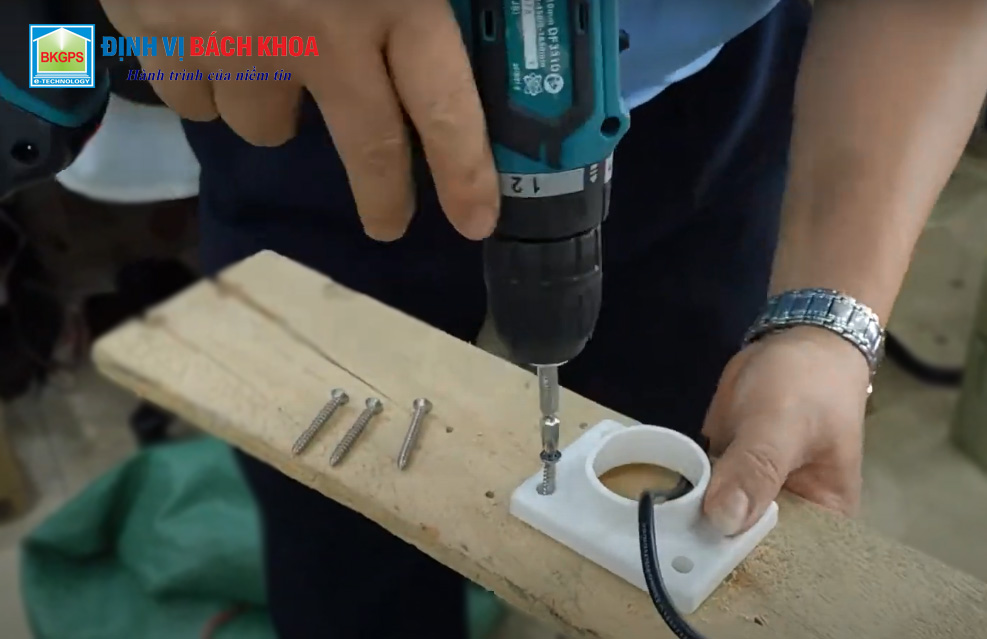 Cố định phần đế pin năng lượng mặt trời