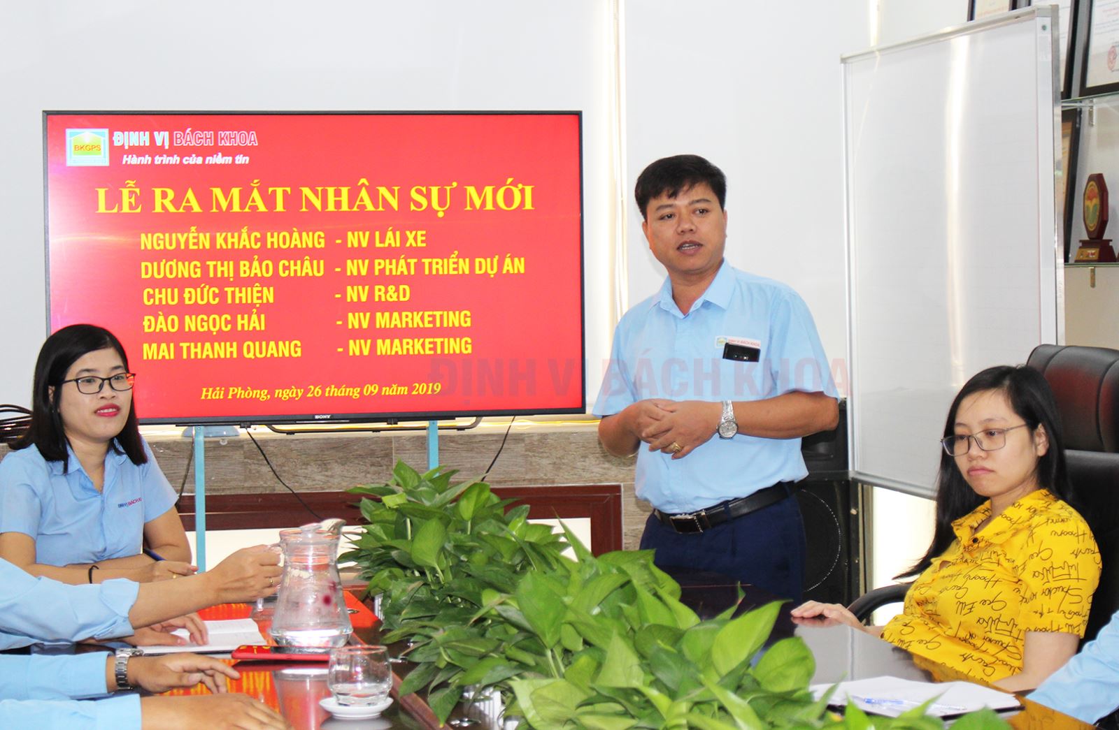nhan-su-moi1.jpg