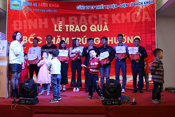 tat-nien-bach-khoa-12.JPG