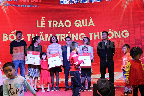 /tat-nien-bach-khoa-13.JPG