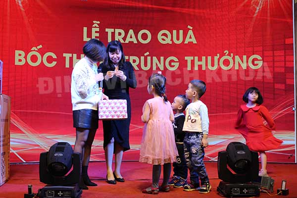 tat-nien-bach-khoa-14.JPG