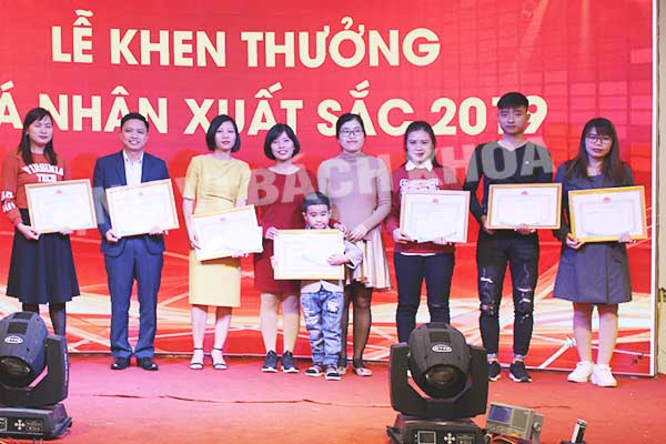 tat-nien-bach-khoa-8%20-%20Copy.JPG